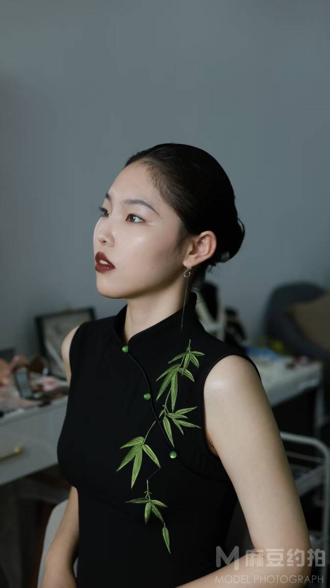 情绪模特
