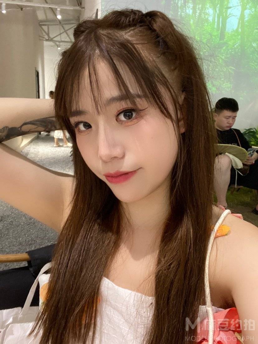 清新模特