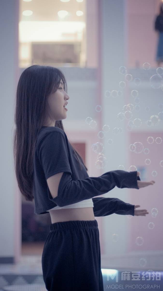 情绪模特