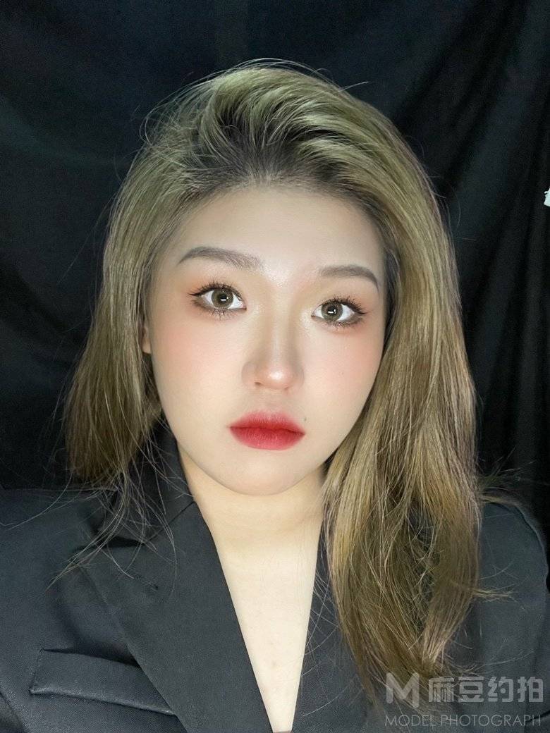妆容模特