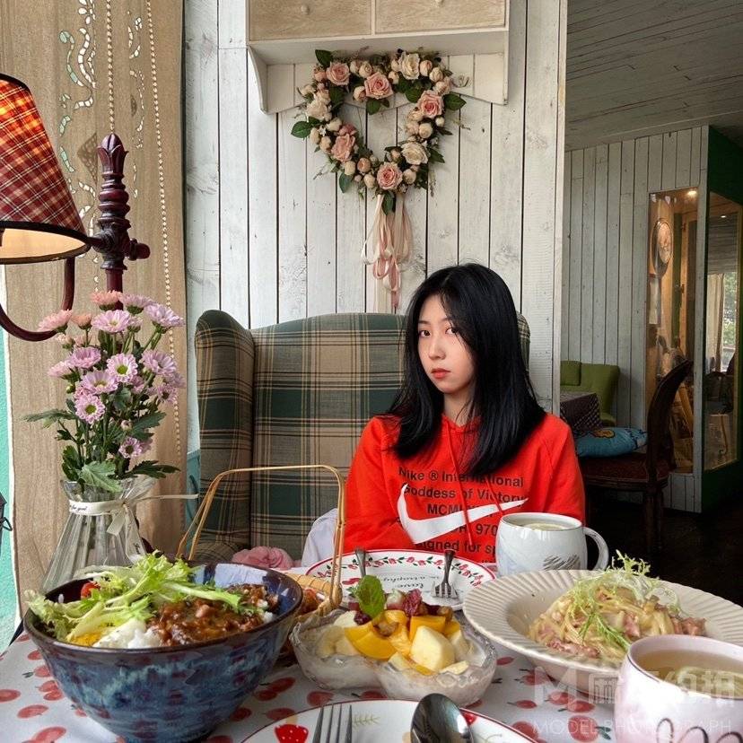 妆容模特