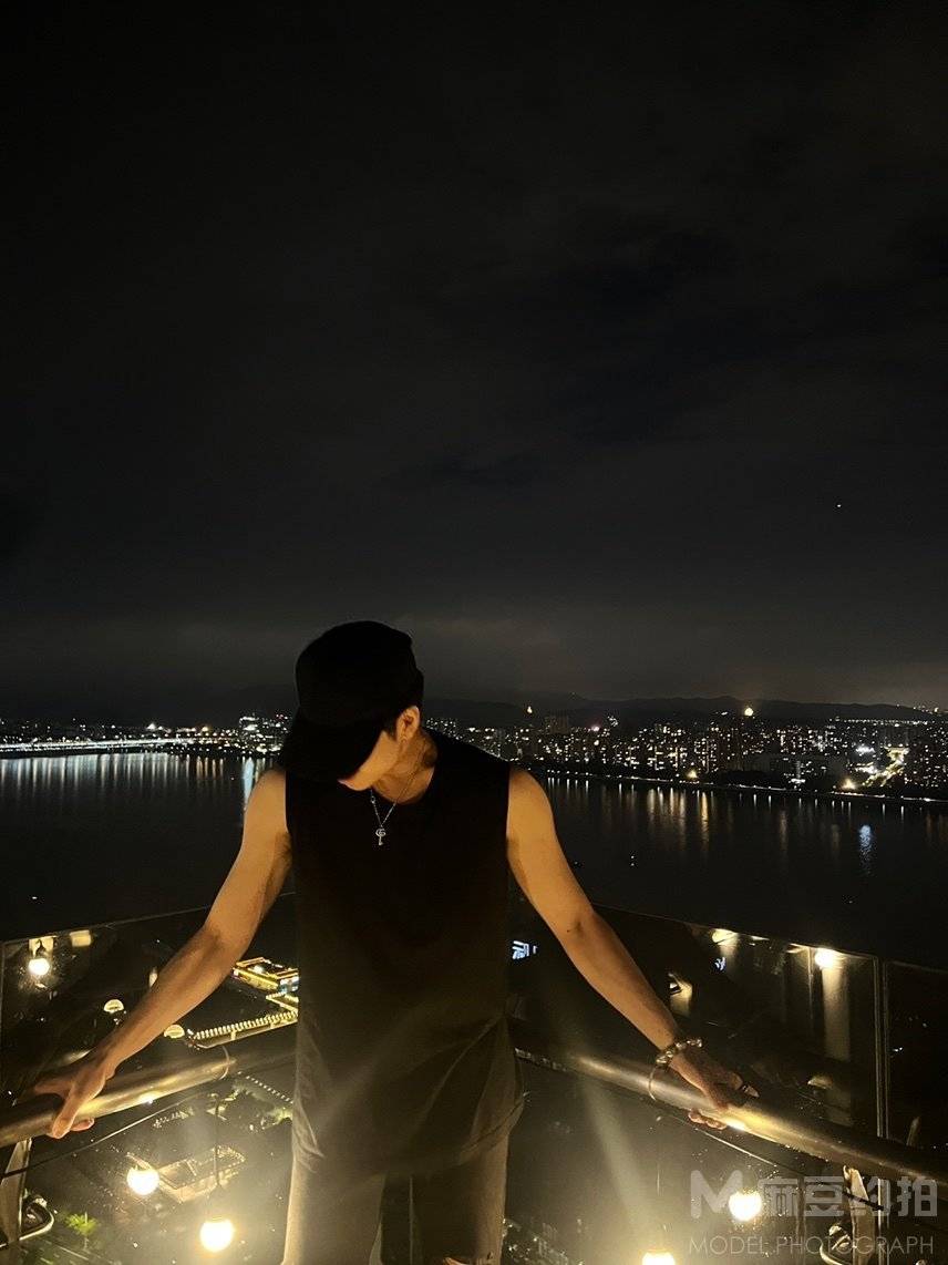 夜景模特