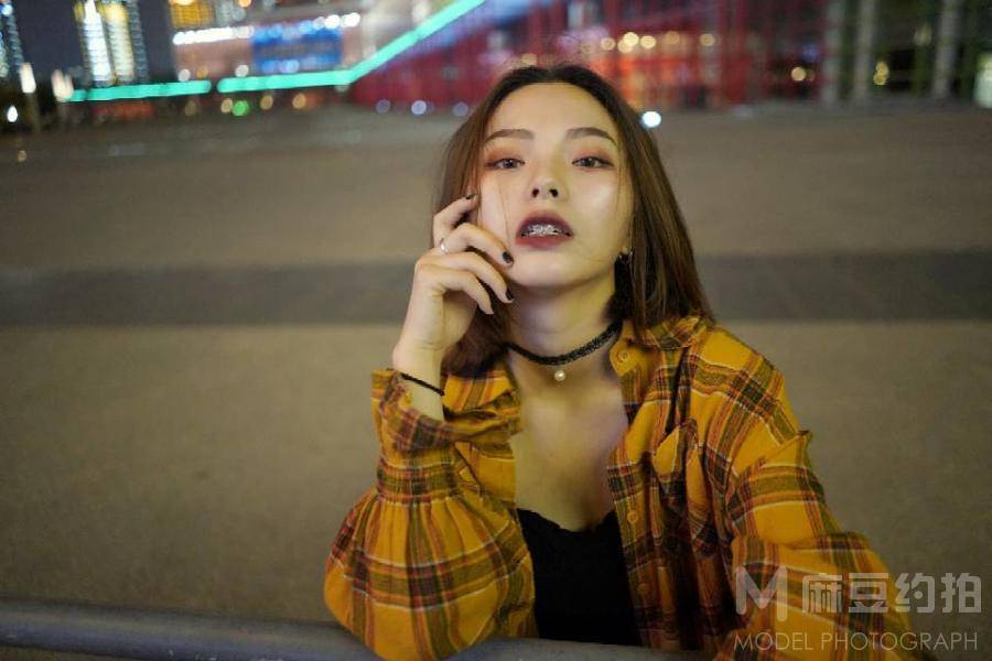 情绪模特