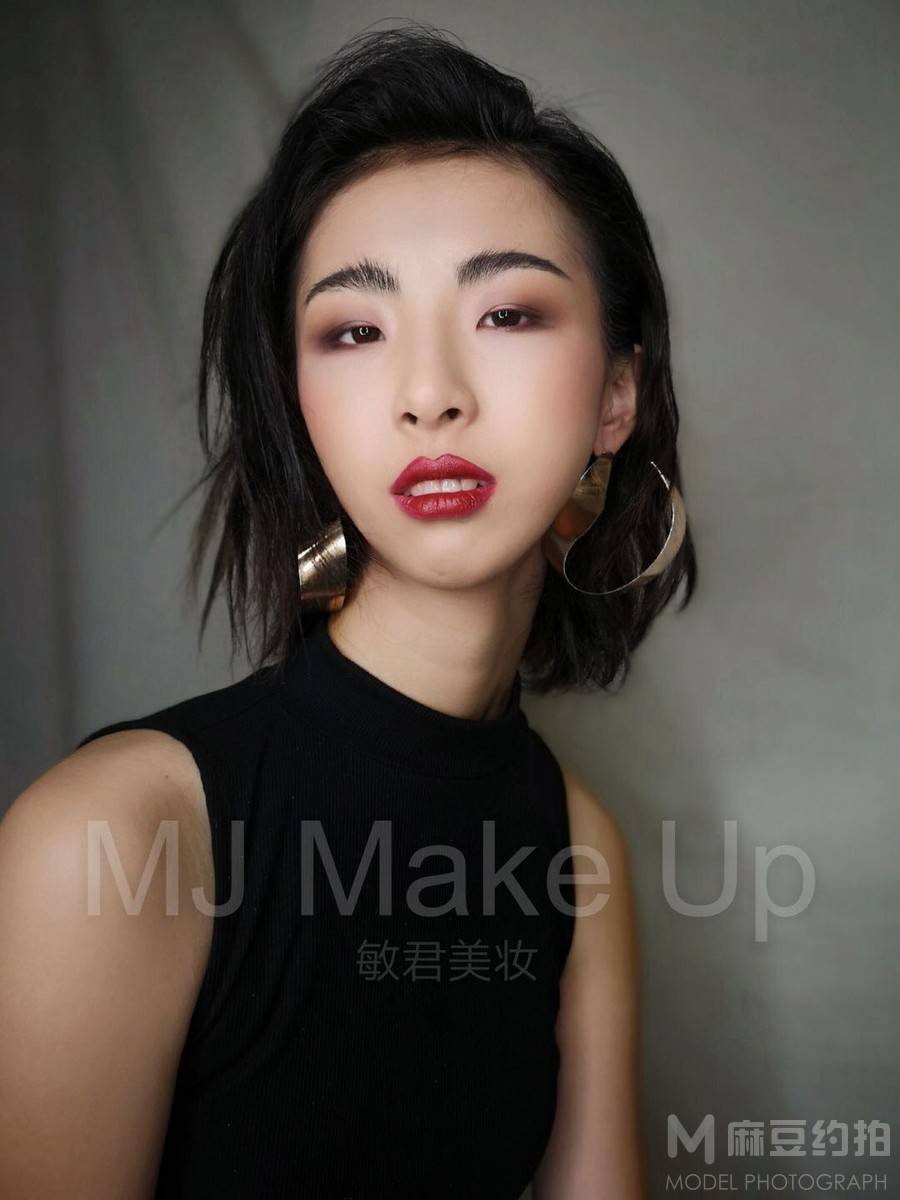 情绪模特