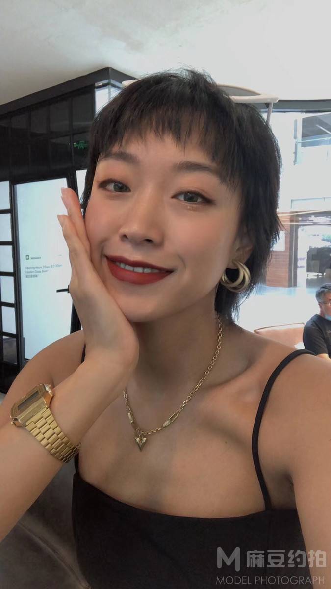 情绪模特