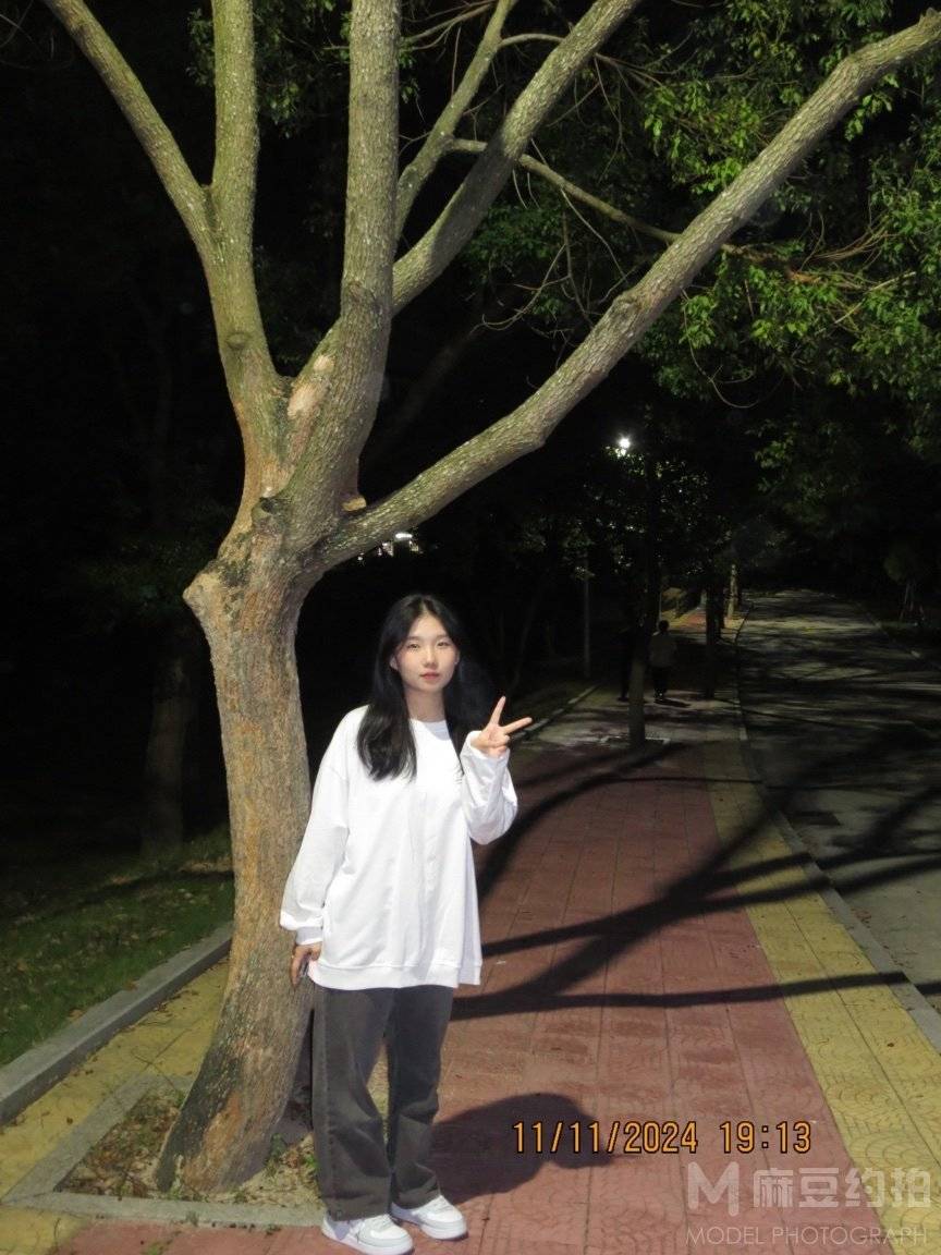 校园模特