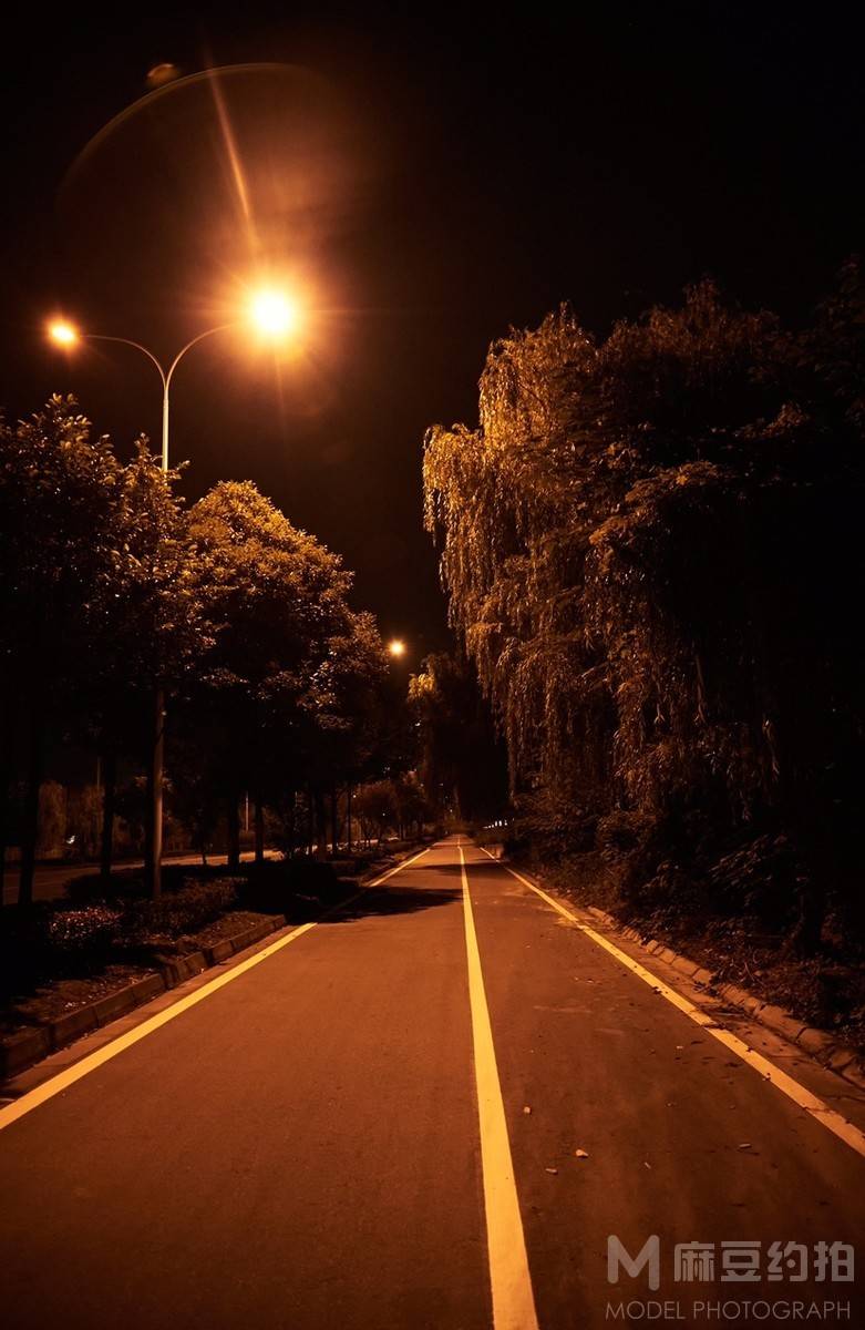 黑白模特