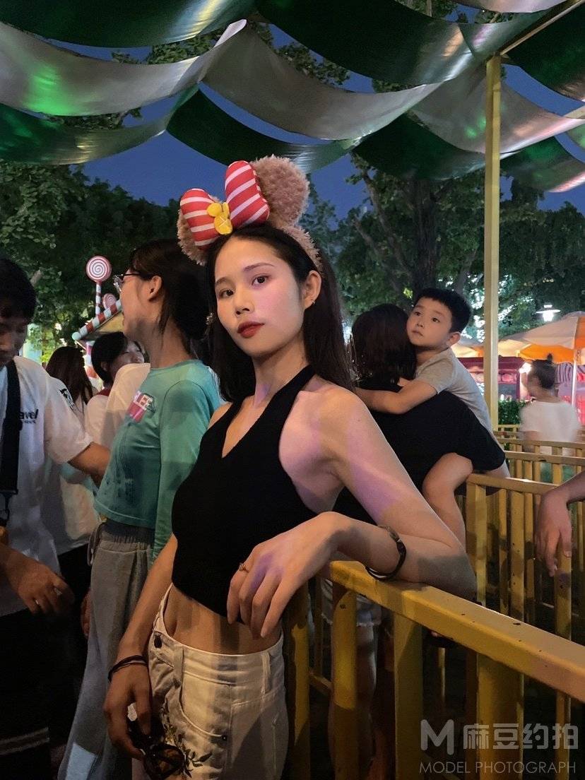 情绪模特