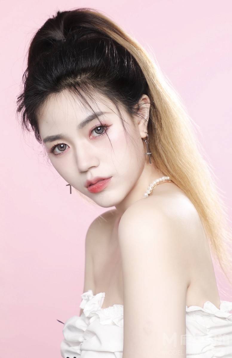 妆容模特