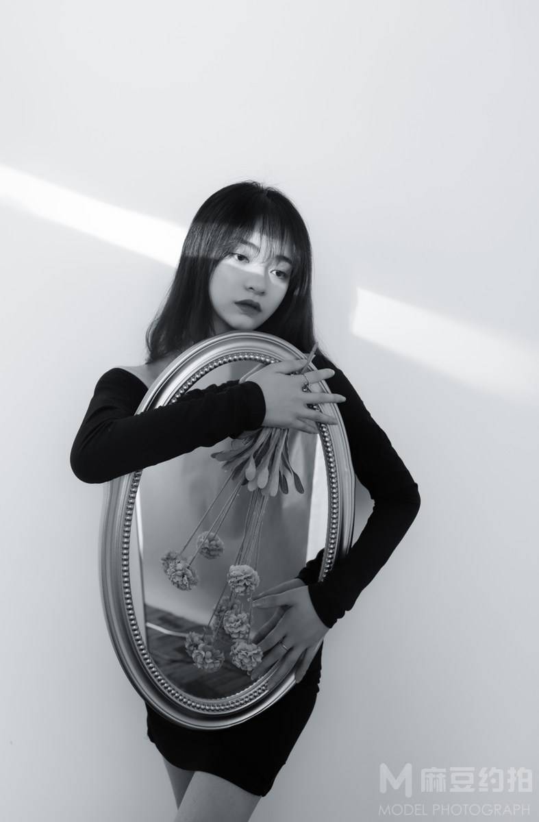 黑白模特
