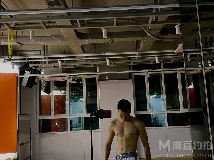 黑白模特