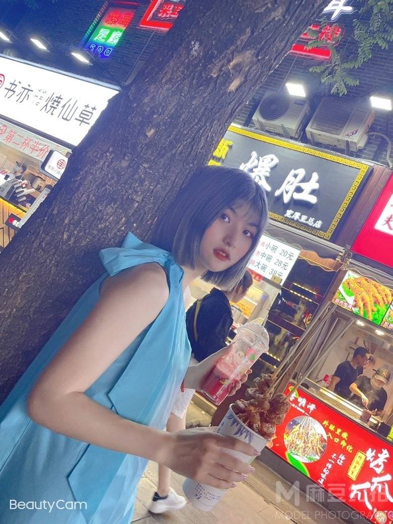 情绪模特