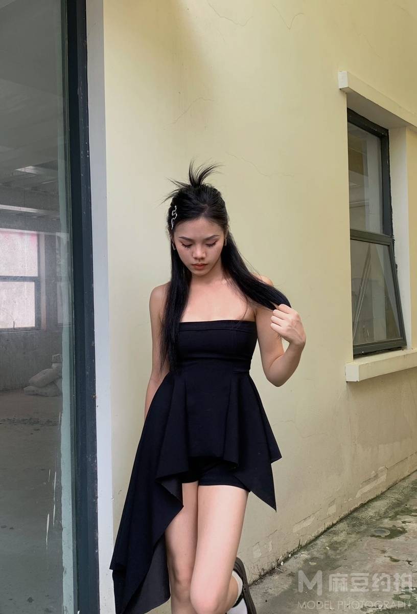 黑白模特
