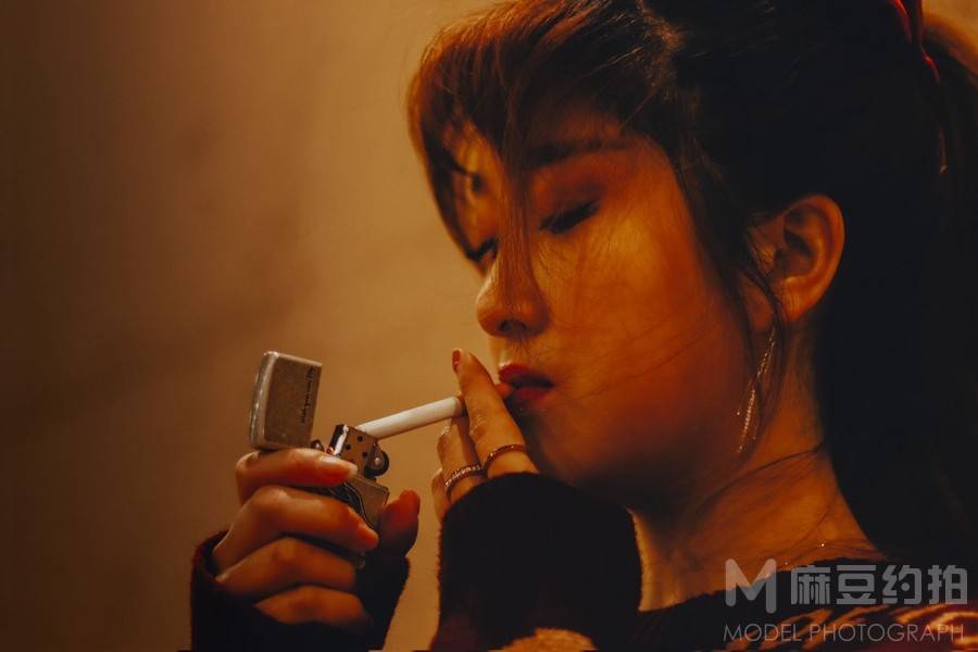 情绪模特