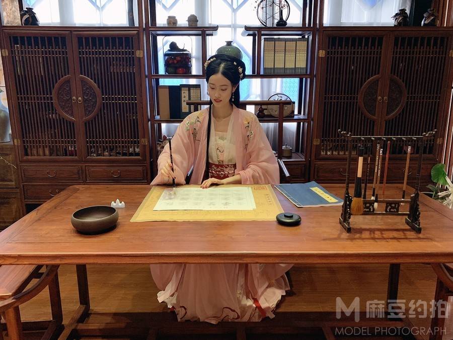 汉服模特