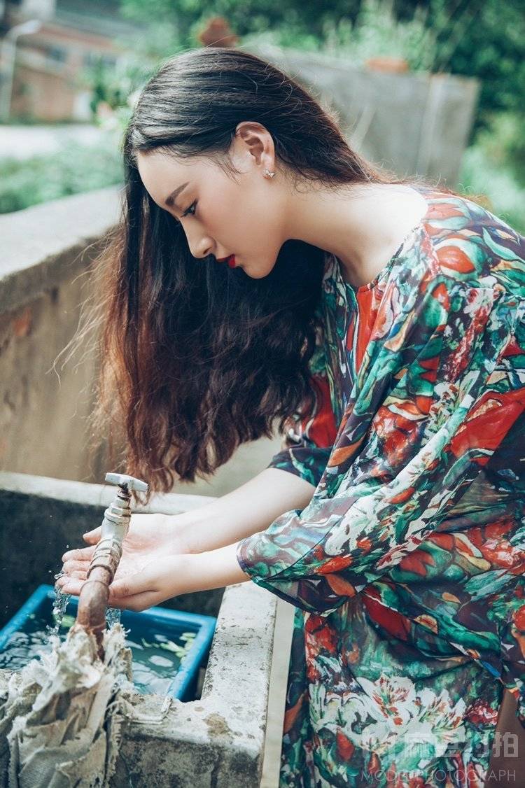 情绪模特