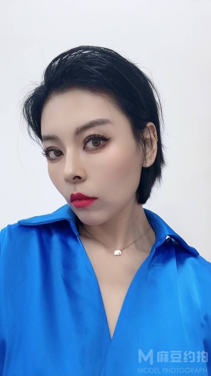 情绪模特