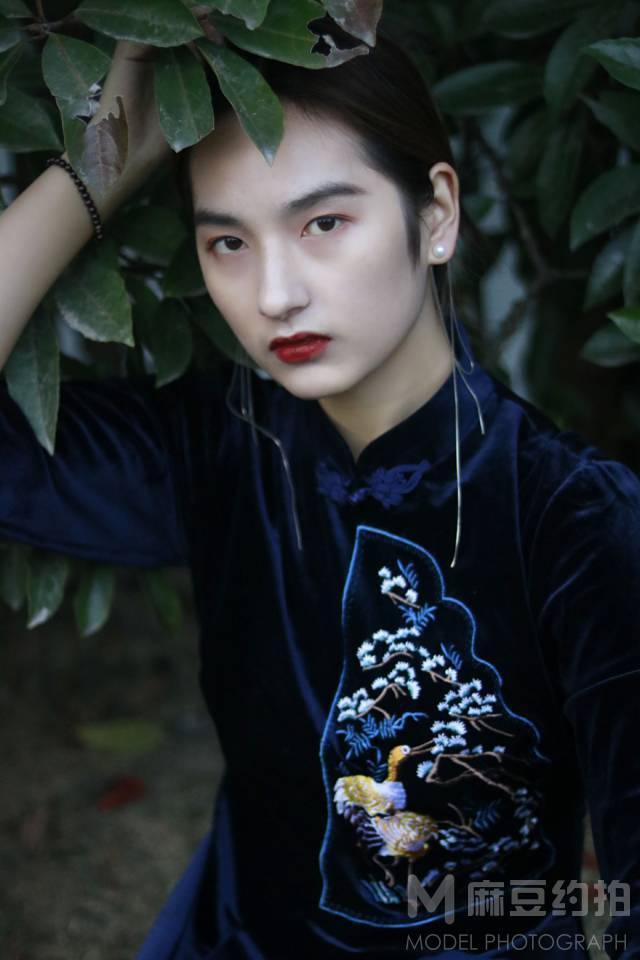 情绪模特