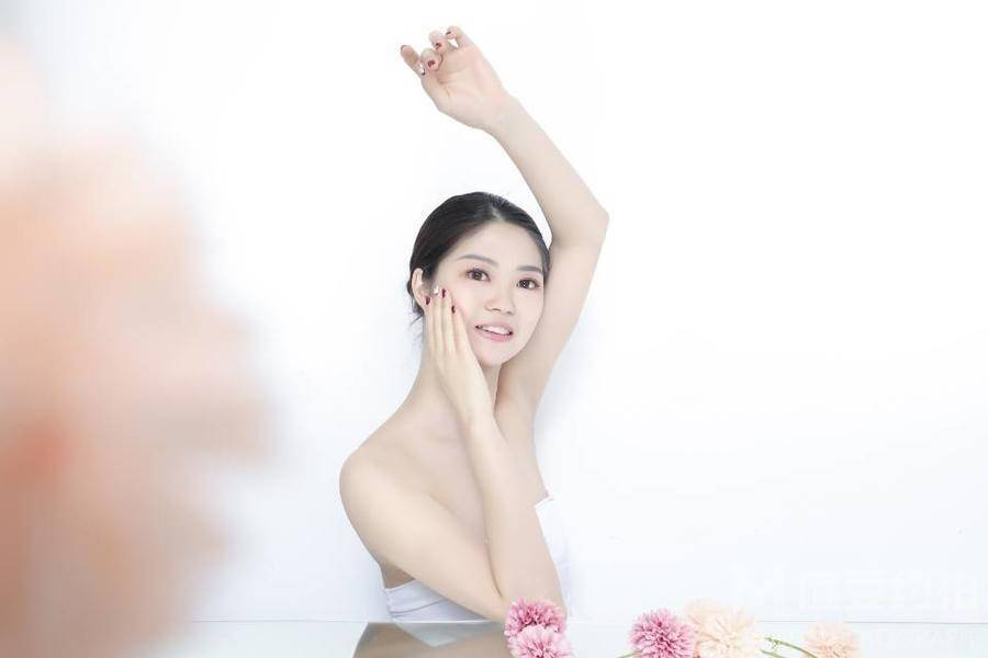 妆容模特