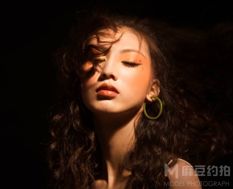 情绪模特