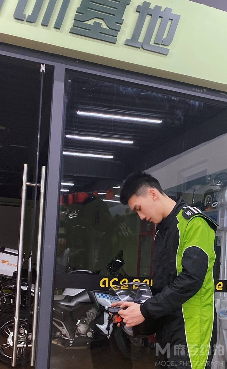 情绪模特