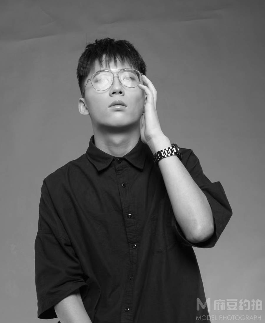黑白模特