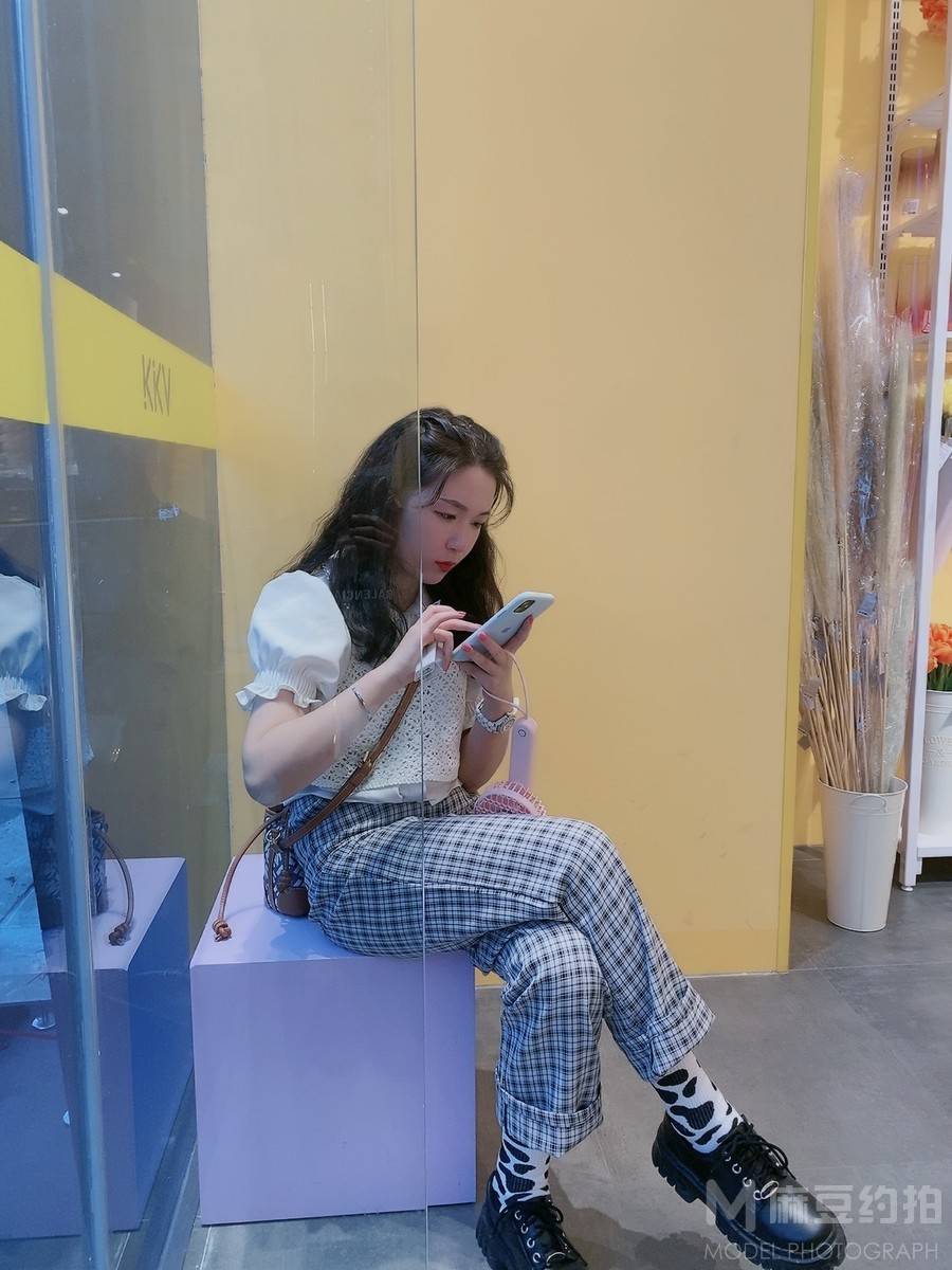 情绪模特
