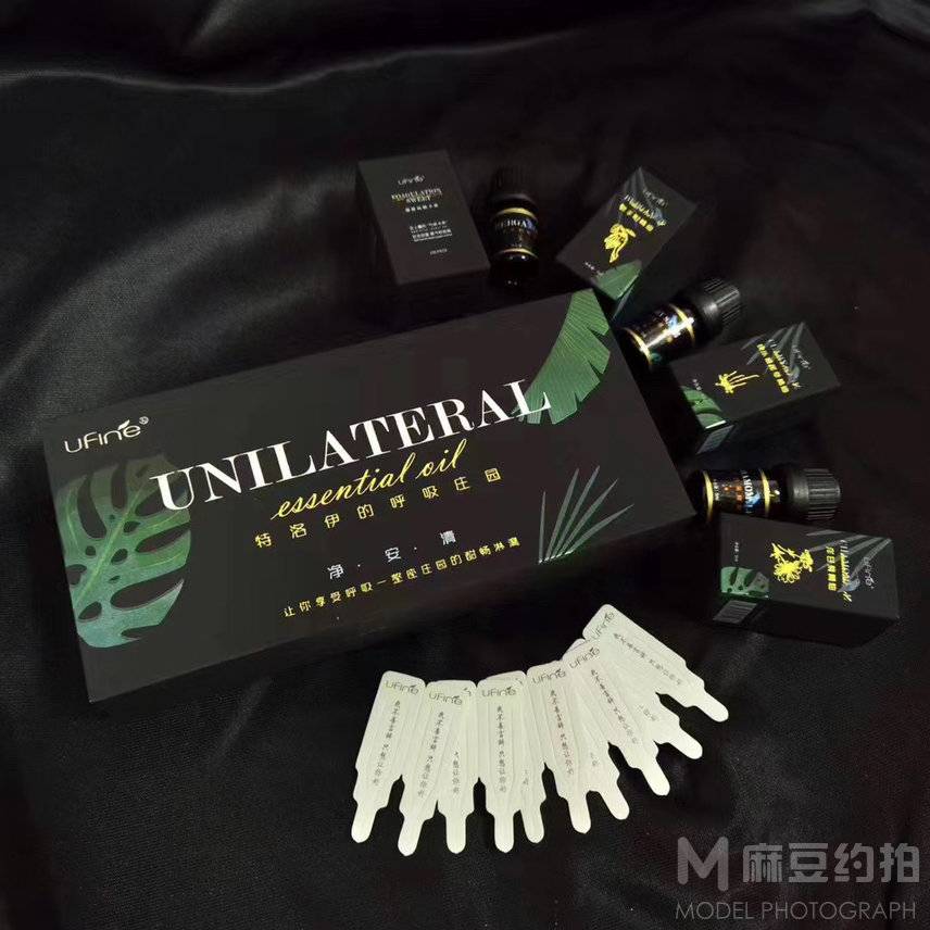 黑白模特