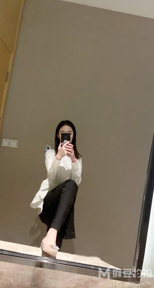 黑白模特