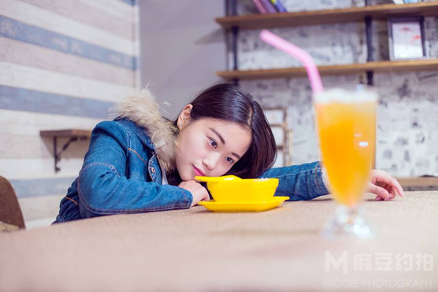 情绪模特