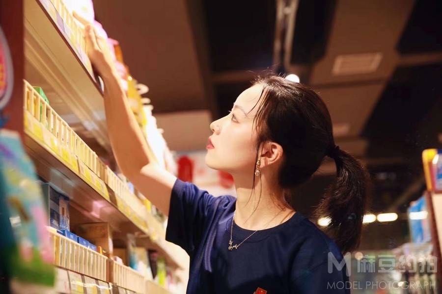 情绪模特