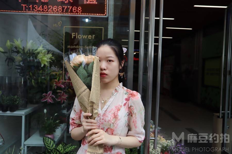 情绪模特