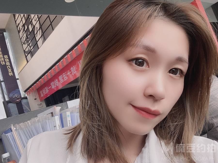 黑白模特
