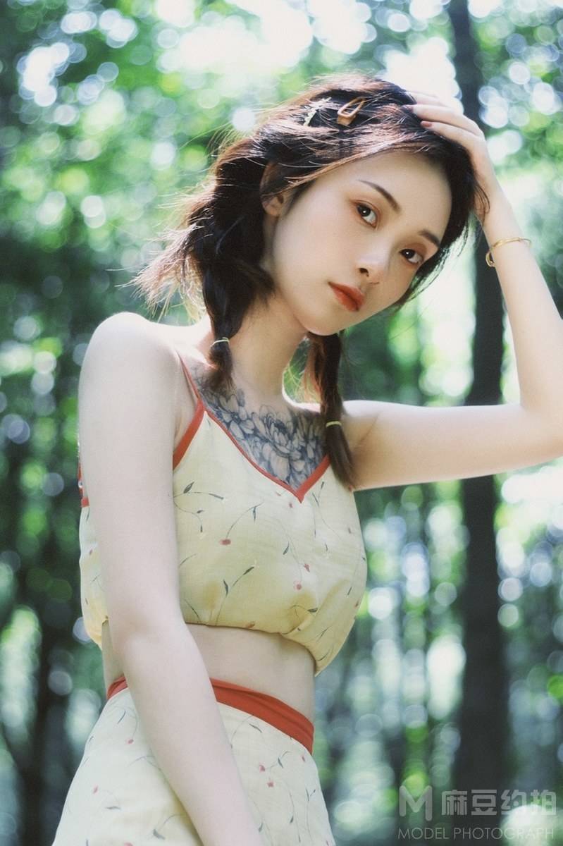 情绪模特