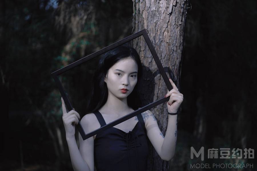 情绪模特