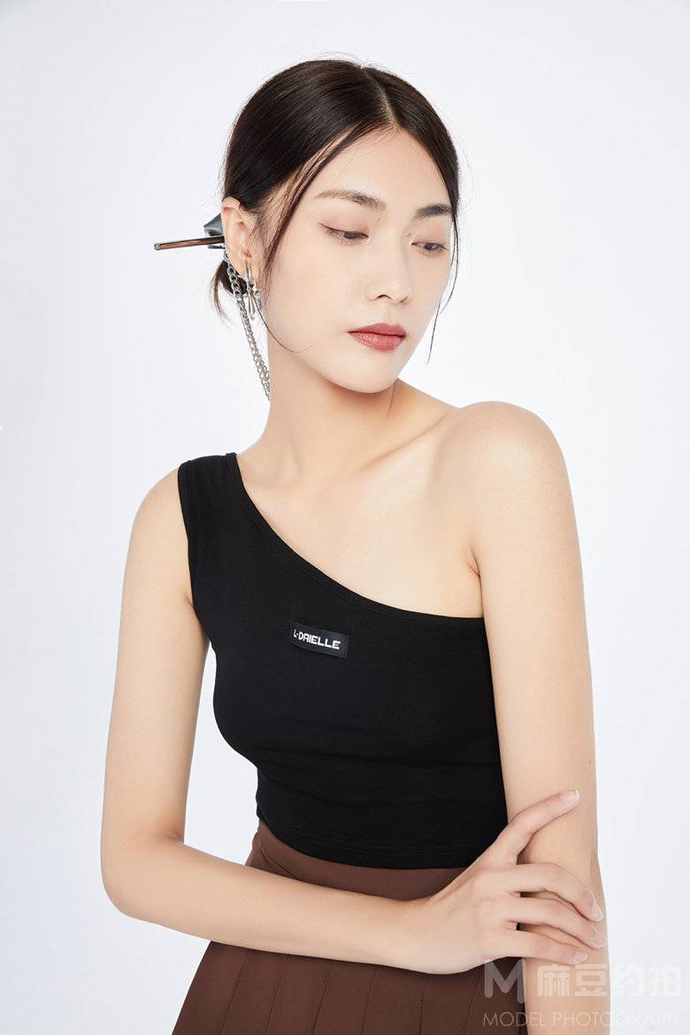 黑白模特
