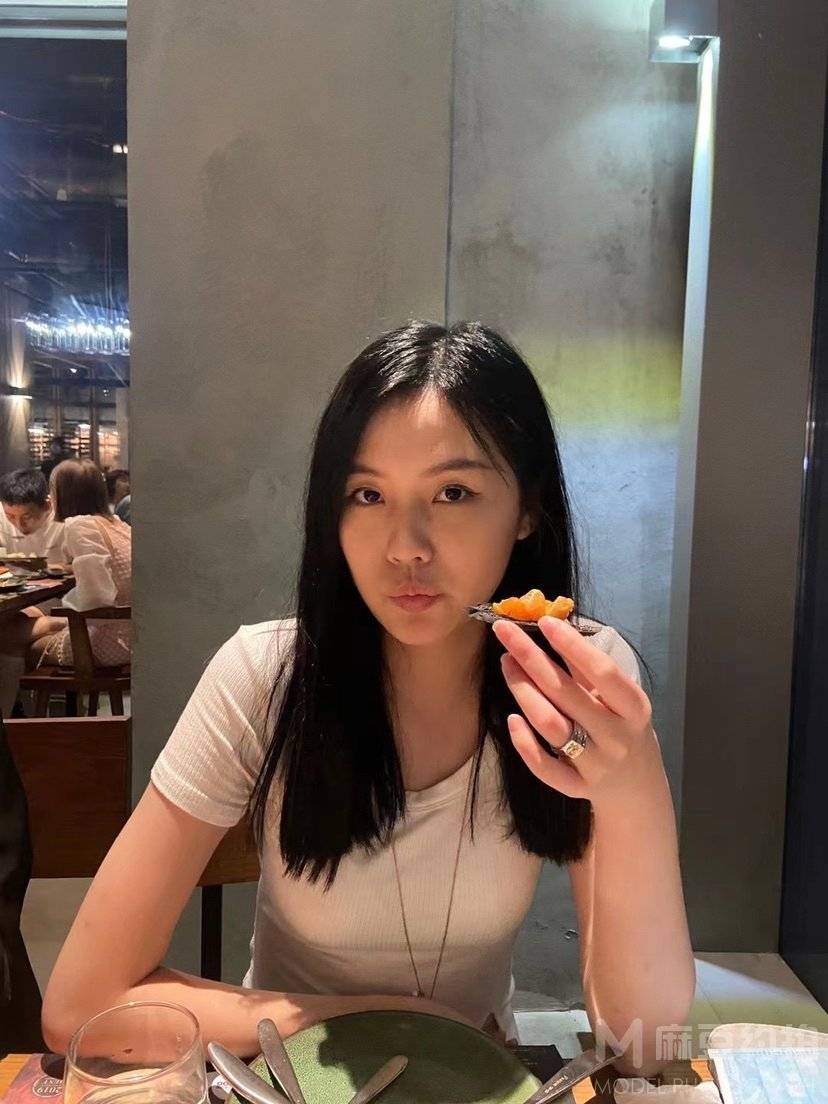 黑白模特