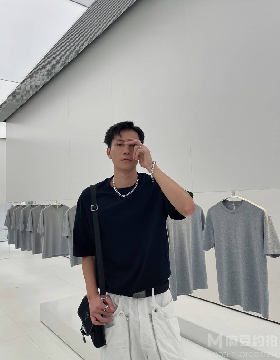 黑白模特