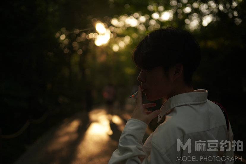 情绪模特