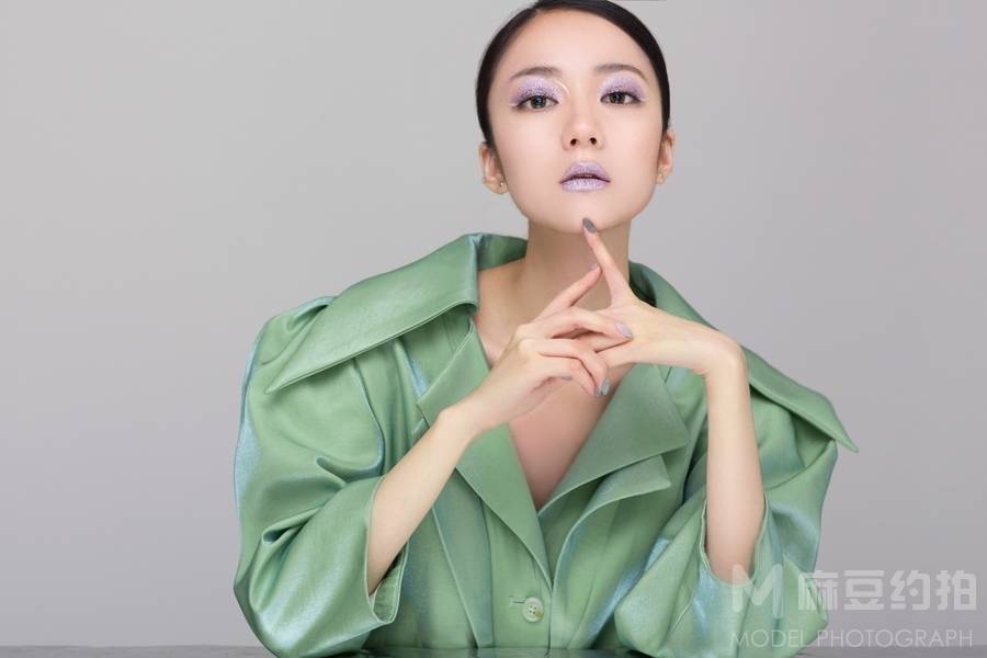 情绪模特