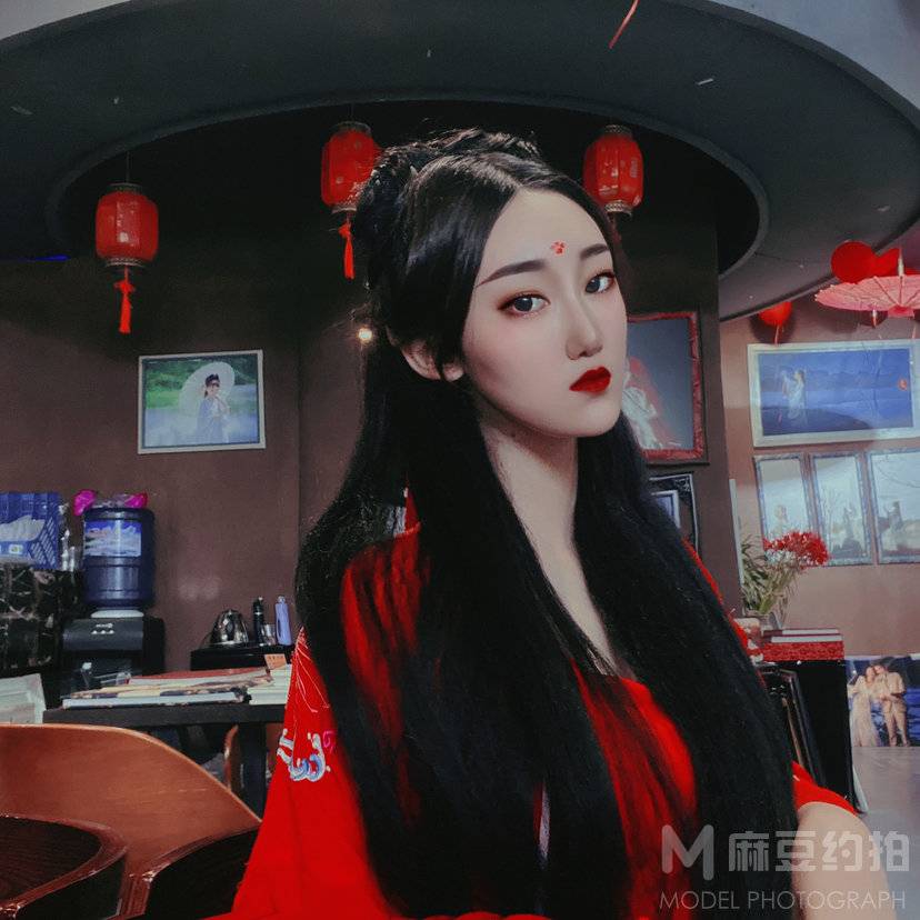 情绪模特