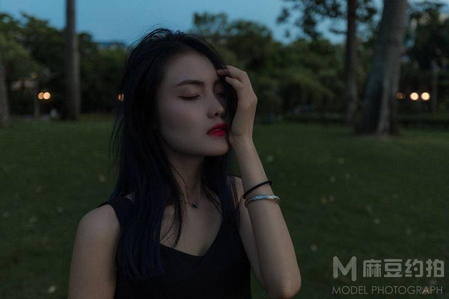 情绪模特