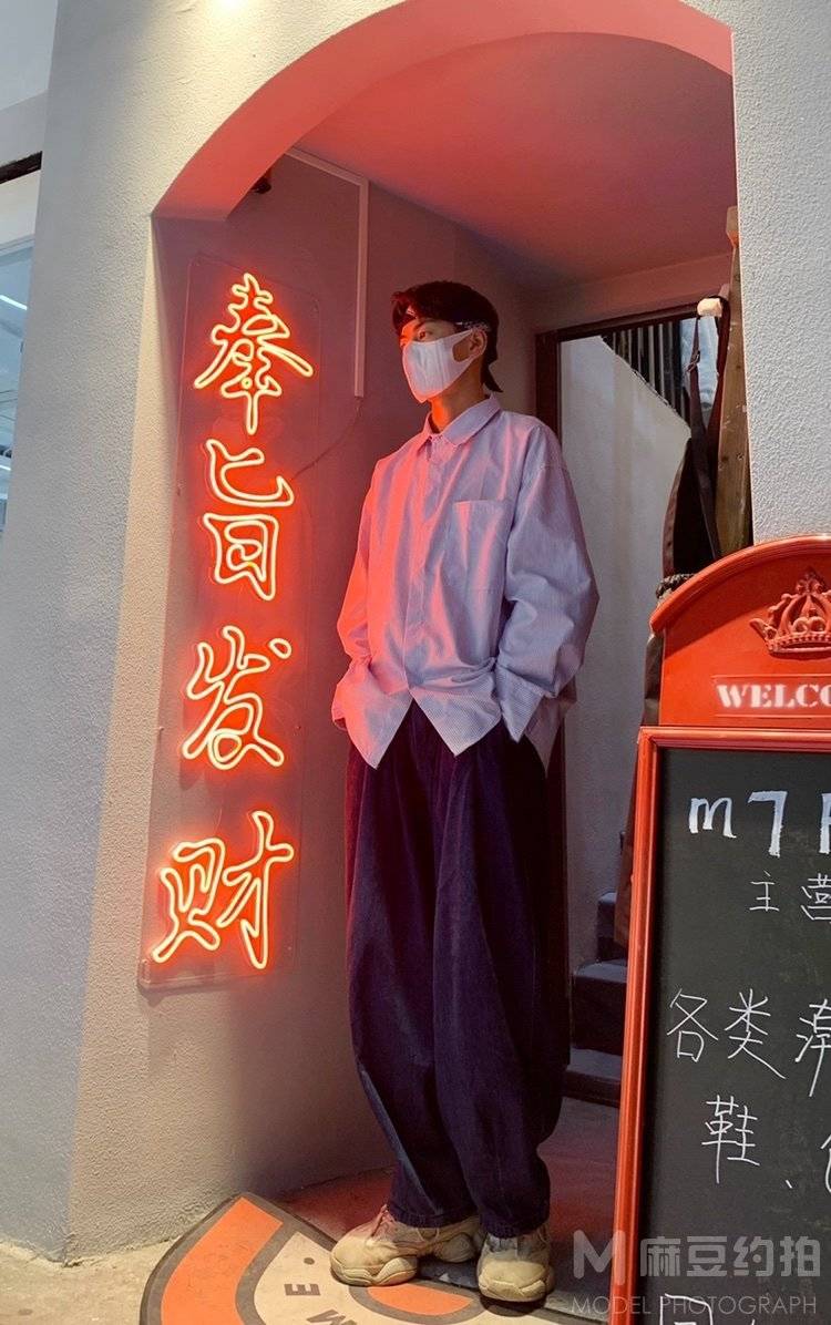 情绪模特