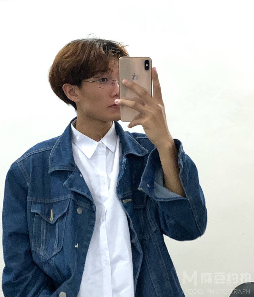 黑白模特