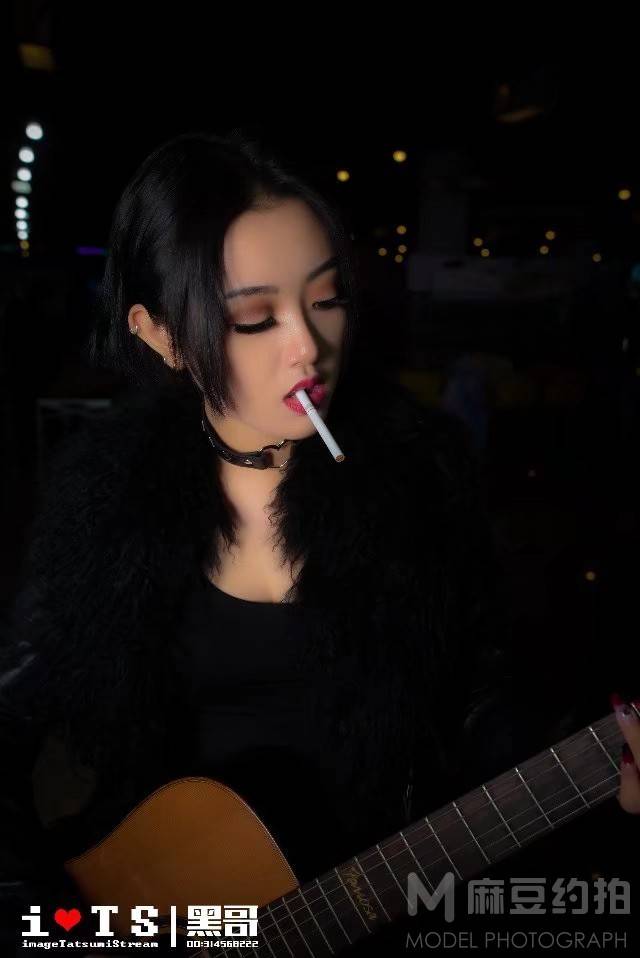 情绪模特