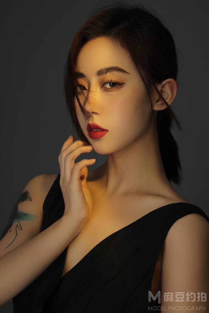 情绪模特