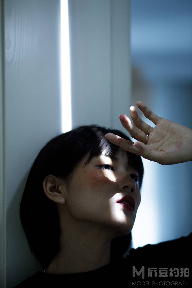 情绪模特