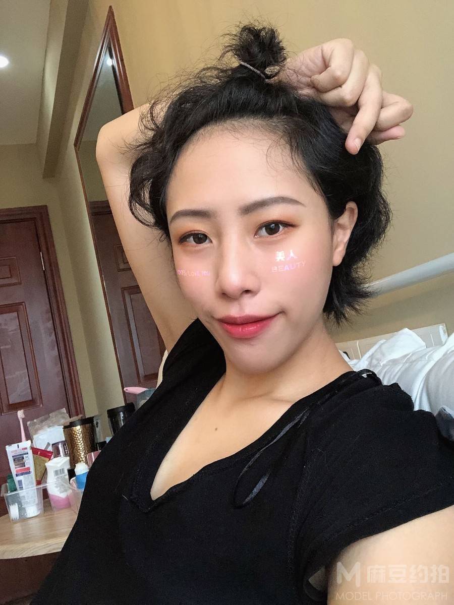 情绪模特