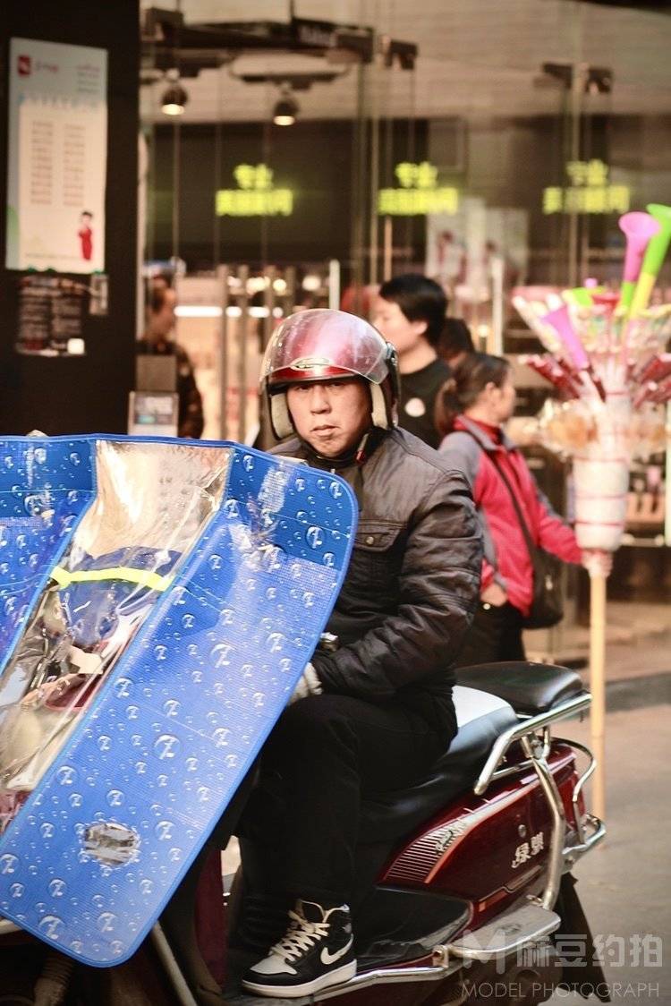 情绪模特