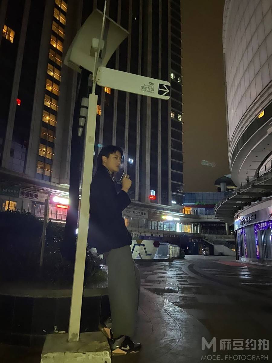 情绪模特
